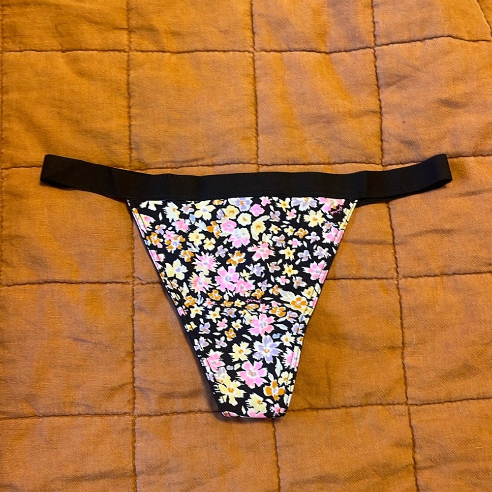 NWT - size small - VS Pink Thong